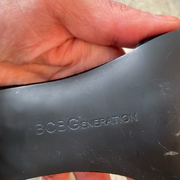 Black suede BCBG heels, size 10 - Picture 3 of 4